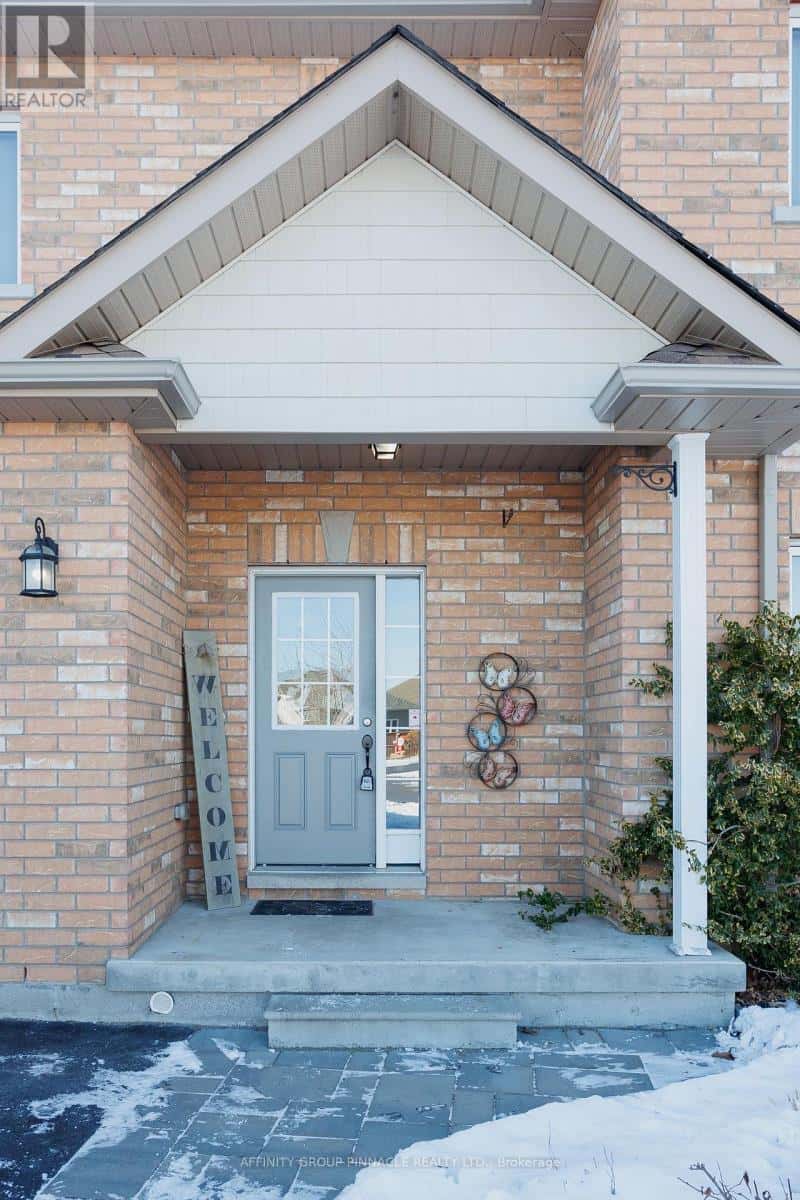 11 MOYNES COURT — Kawartha Lakes (Lindsay), Ontario - Photo 3 of 48