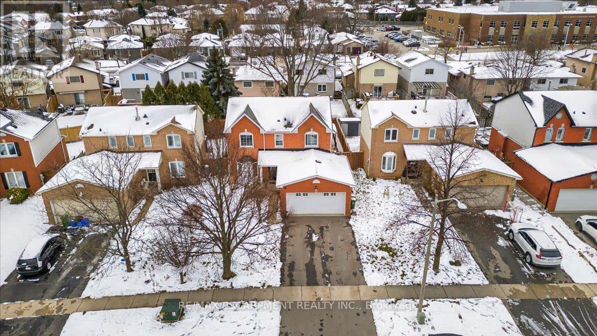 71 ROYALEDGE WAY — Hamilton (Waterdown), Ontario - Photo 4 of 45