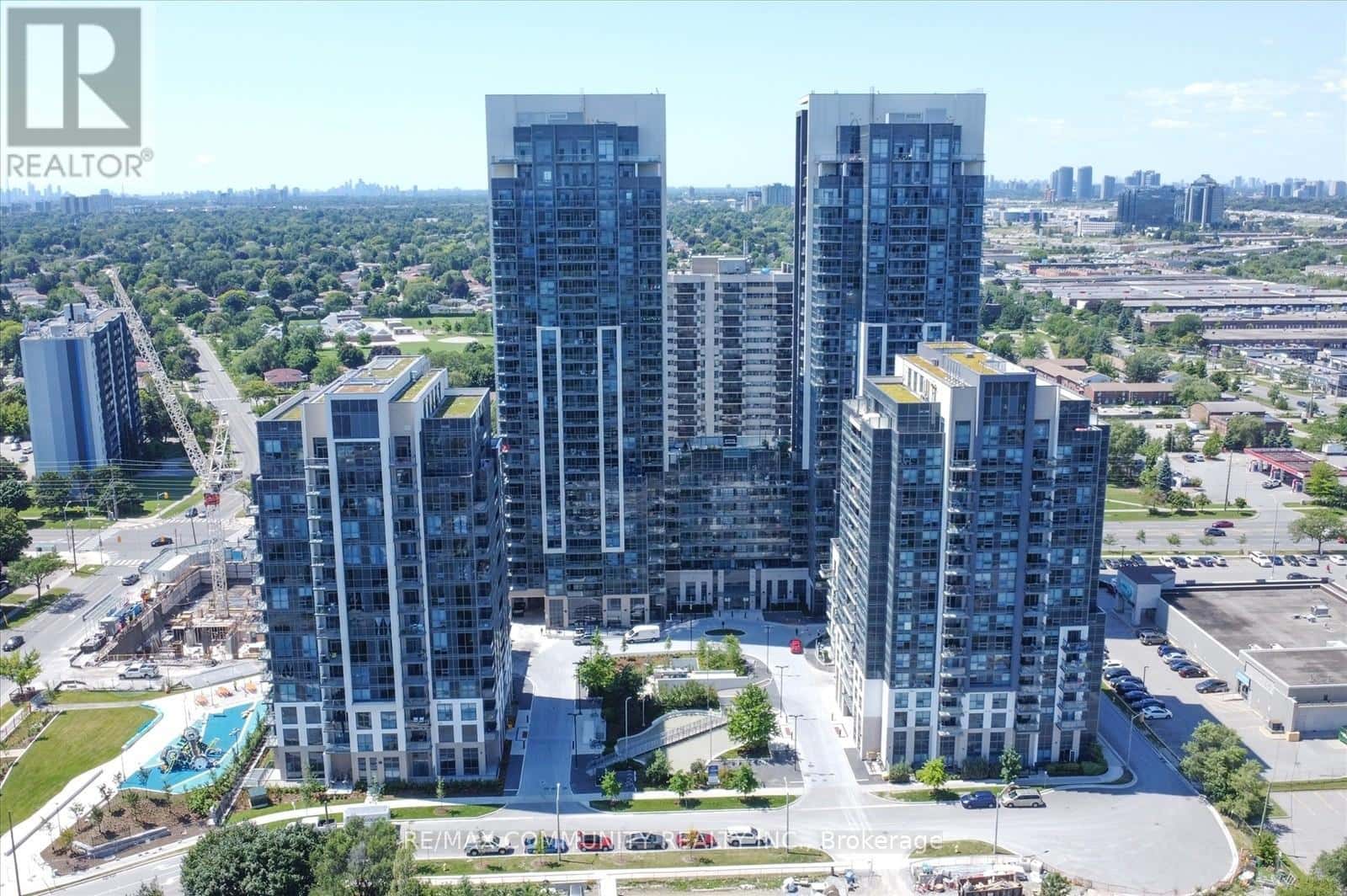 2010 - 20 MEADOWGLEN PLACE — Toronto (Woburn), Ontario - Photo 3 of 34