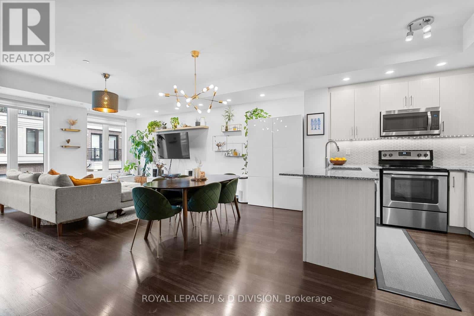 TH4 - 120 LONG BRANCH AVENUE — Toronto (Long Branch), Ontario - Photo 2 of 42