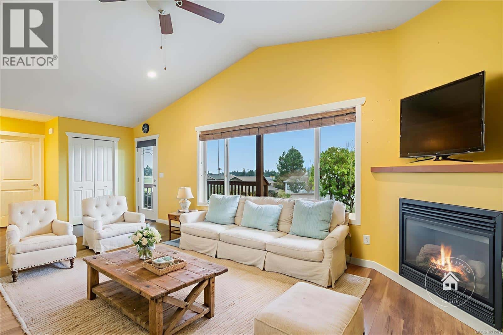 367 McKillop Dr — Parksville, British Columbia - Photo 2 of 21