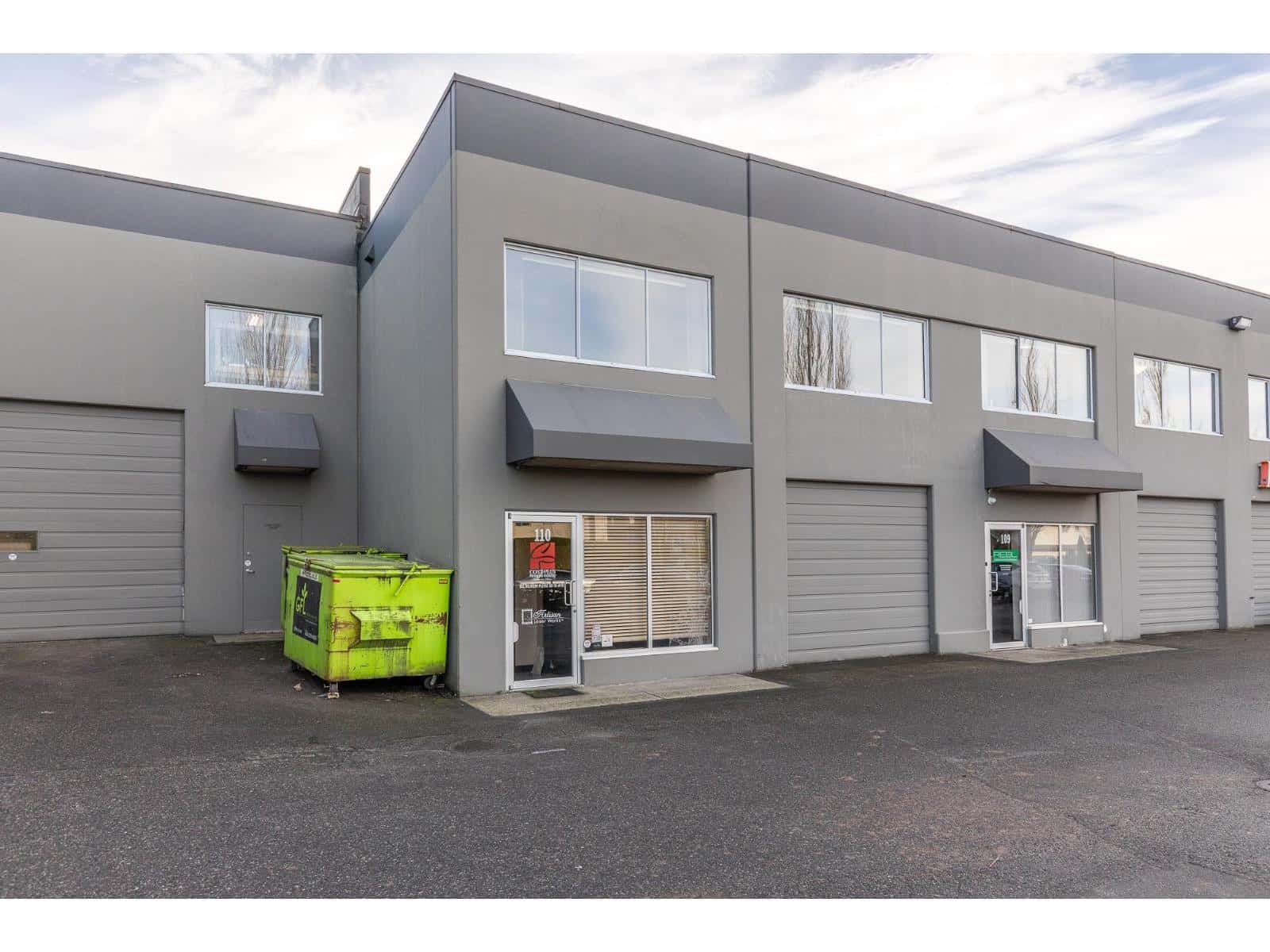 Surrey, British Columbia — Surrey, British Columbia - Photo 2 of 18