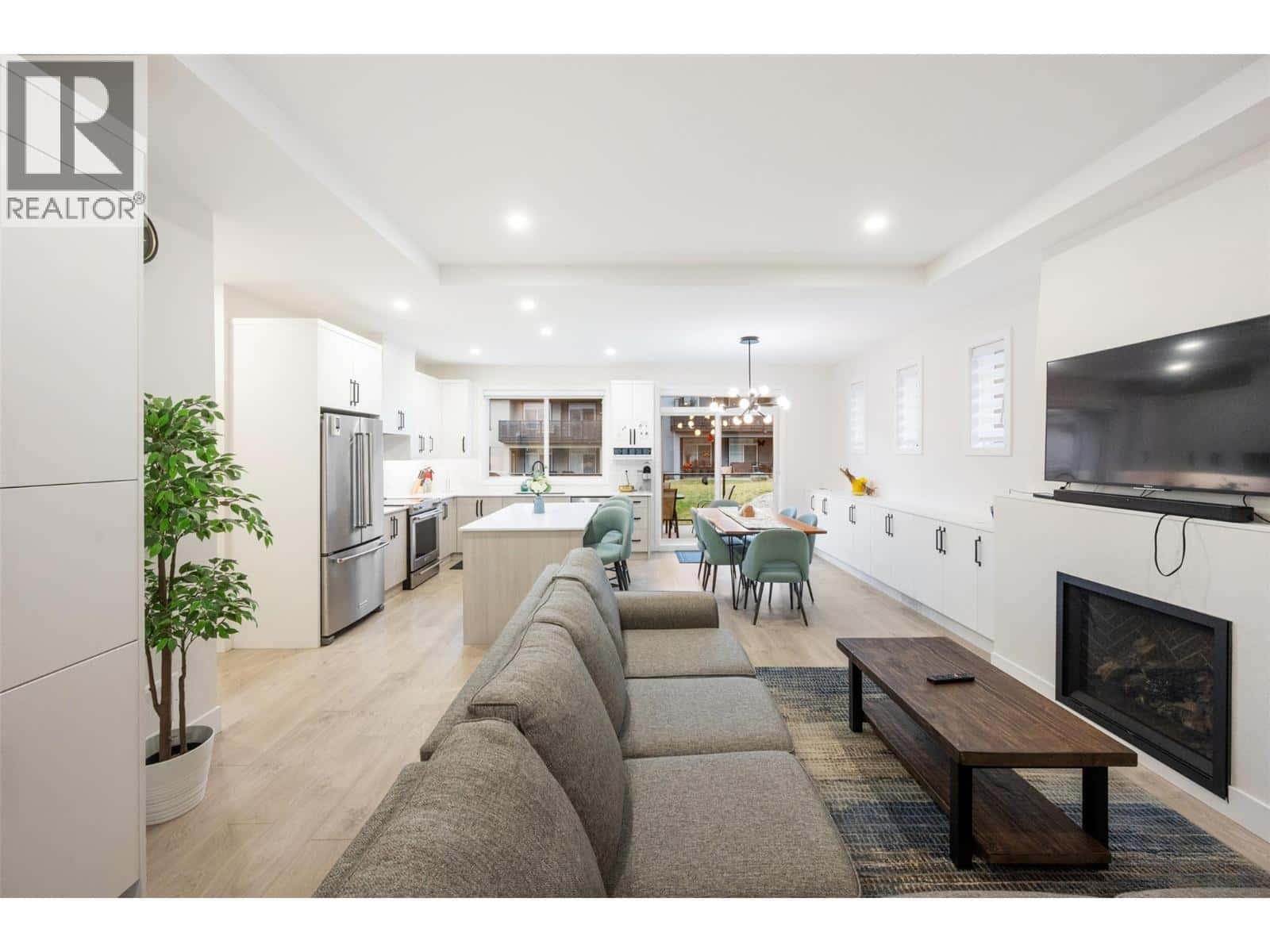 8000 VEDETTE Drive Unit# 22 — Osoyoos, British Columbia - Photo 4 of 55