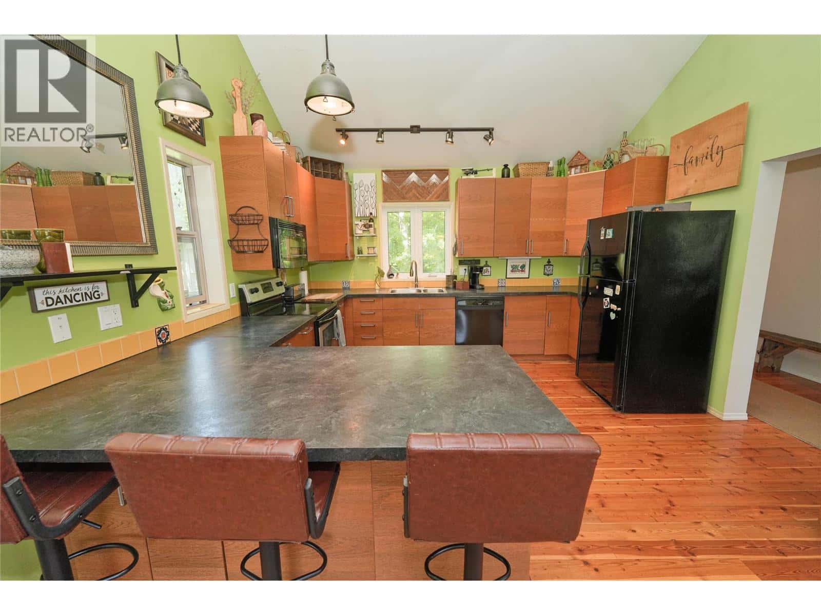 6702 APPLEDALE LOWER Road — Winlaw, British Columbia - Photo 5 of 63