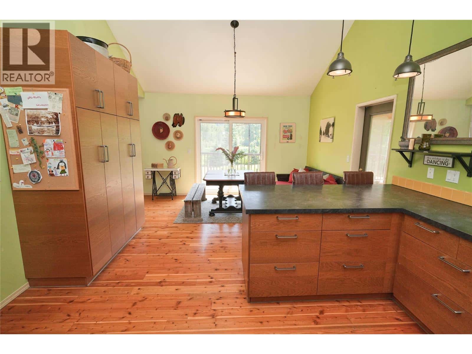 6702 APPLEDALE LOWER Road — Winlaw, British Columbia - Photo 4 of 63