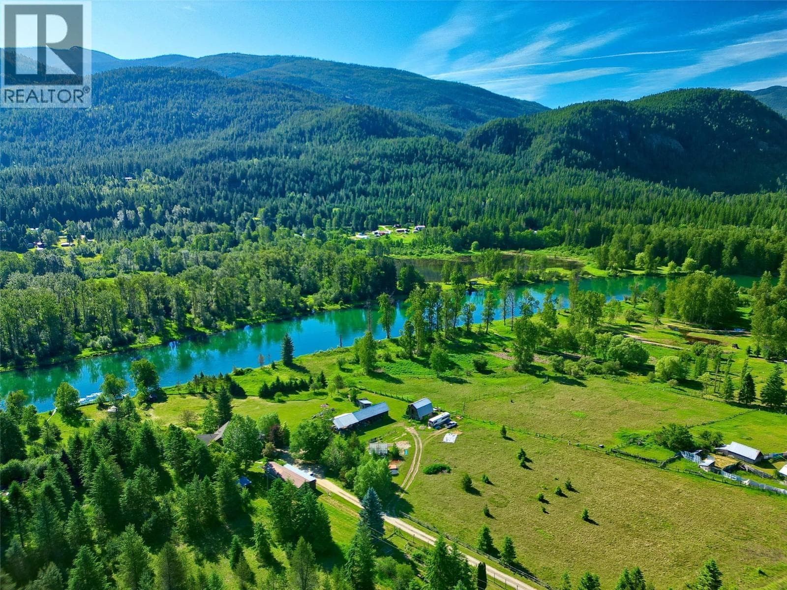 6702 APPLEDALE LOWER Road — Winlaw, British Columbia - Main photo