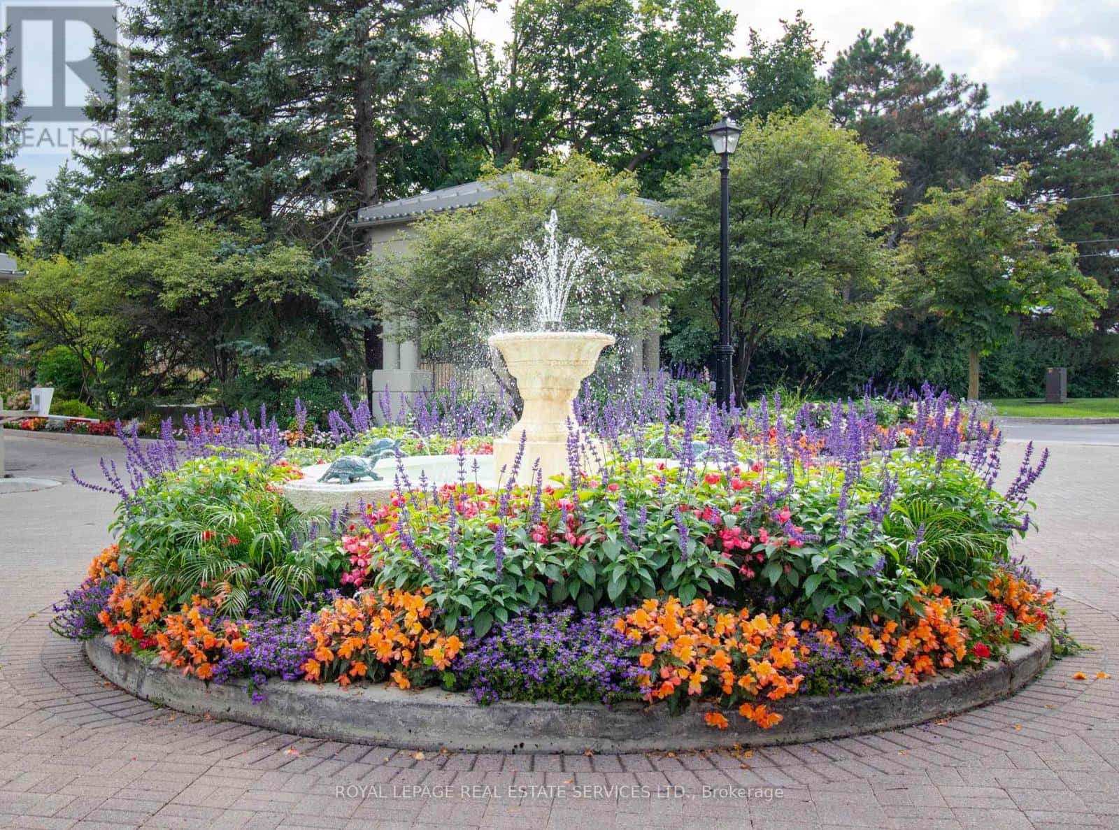 612 - 215 THE DONWAY WEST — Toronto (Banbury-Don Mills), Ontario - Photo 2 of 32