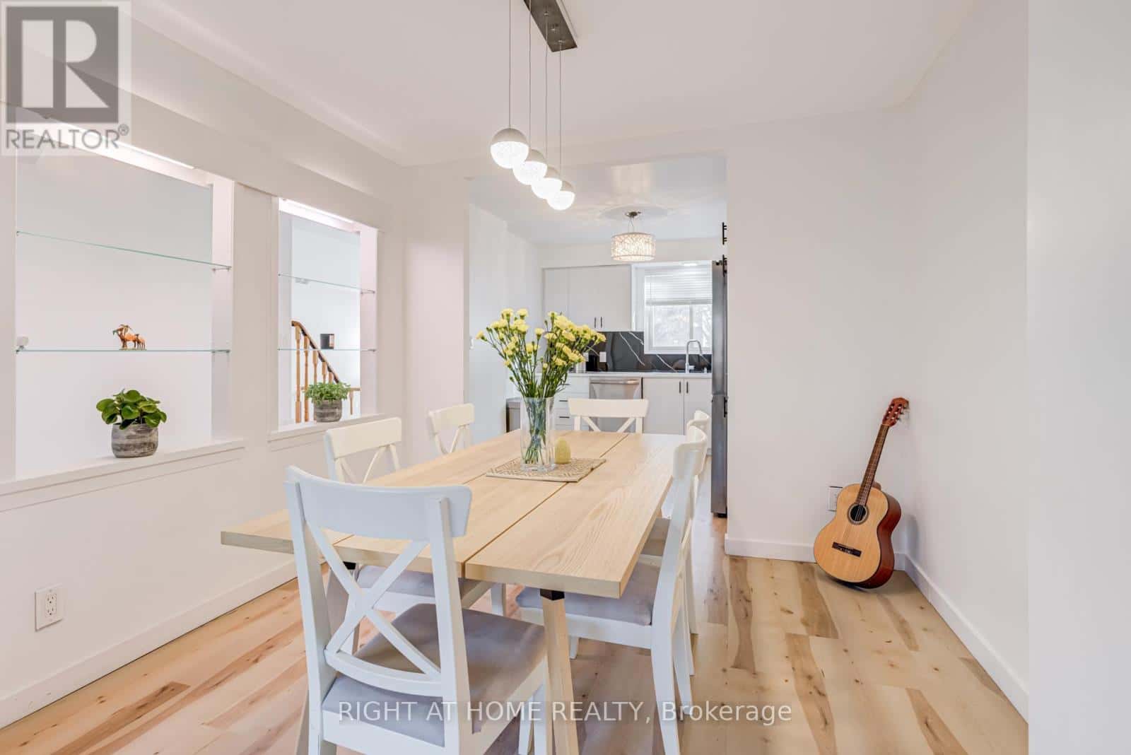 37 - 37 THE CARRIAGE WAY — Markham (Royal Orchard), Ontario - Photo 5 of 19