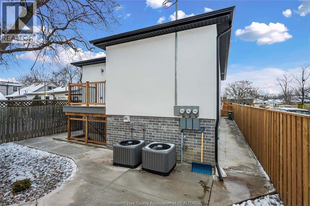 659 ALEXANDRINE — Windsor, Ontario - Photo 4 of 50