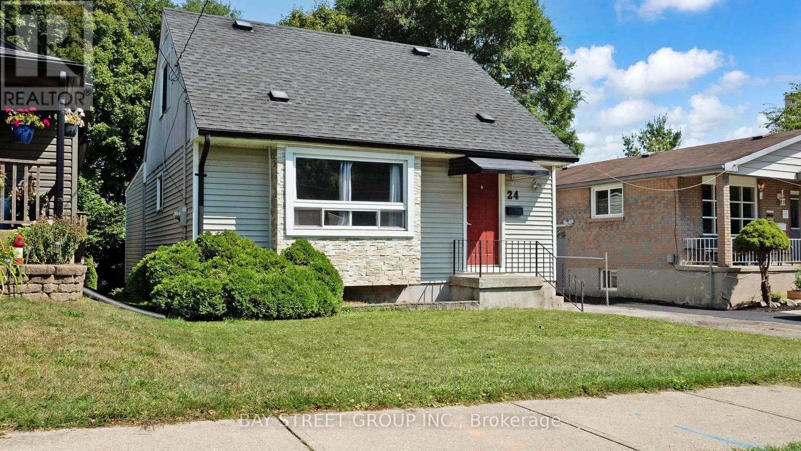 24 EMPIRE STREET — London East (East G), Ontario - Main photo