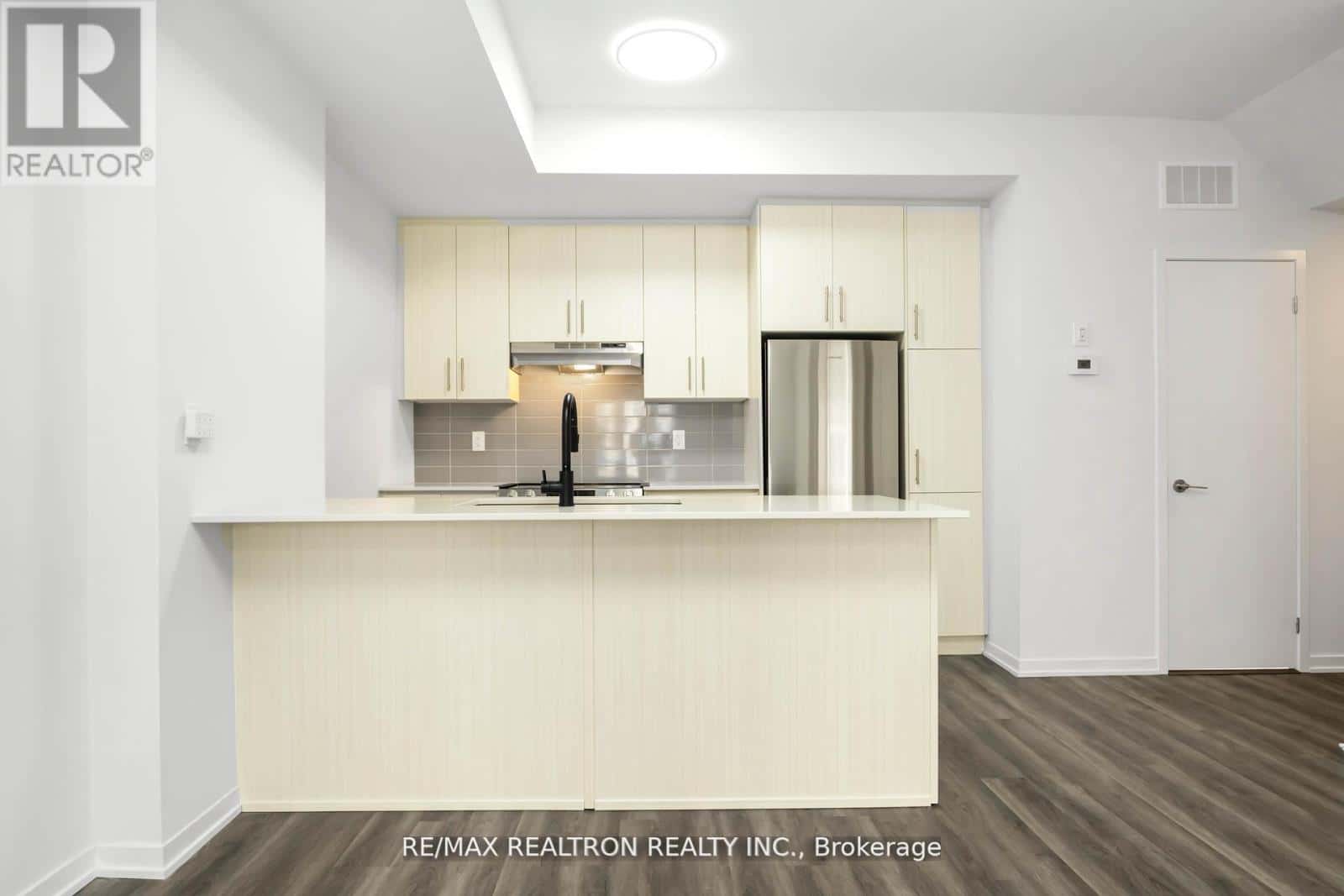 89 - 20 WILLIAM JACKSON WAY — Toronto (New Toronto), Ontario - Photo 3 of 36