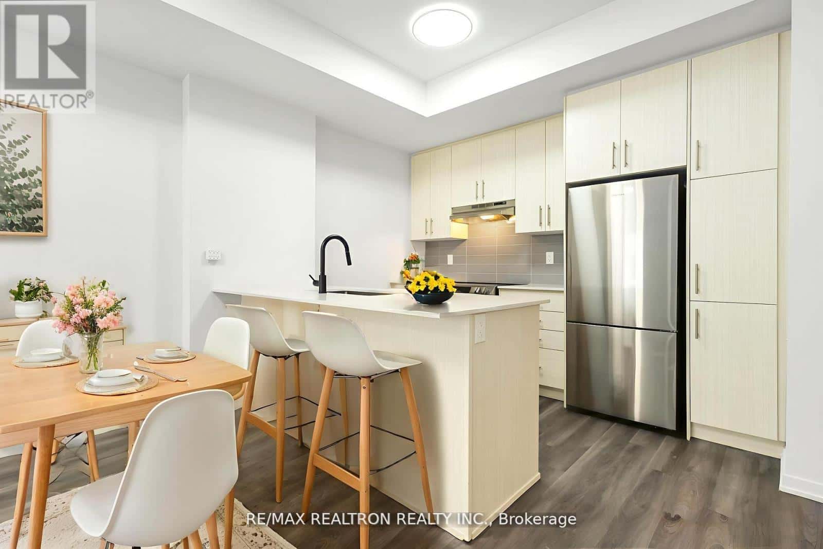 89 - 20 WILLIAM JACKSON WAY — Toronto (New Toronto), Ontario - Photo 4 of 36