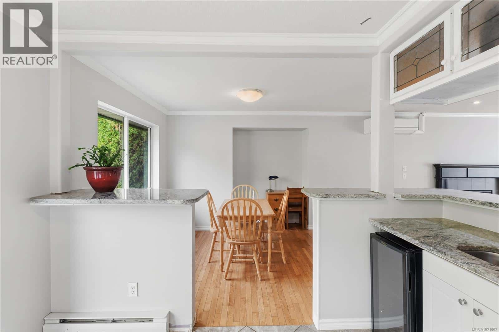 5726 Brookwood Dr — Nanaimo, British Columbia - Photo 4 of 30