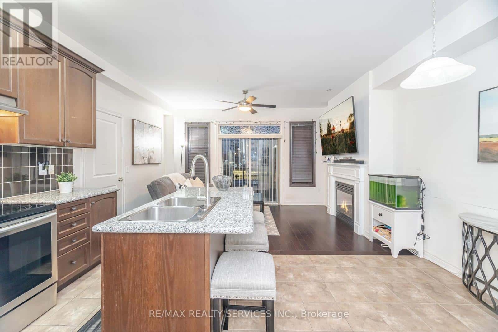 7 DUFAY ROAD — Brampton (Northwest Brampton), Ontario - Photo 5 of 37