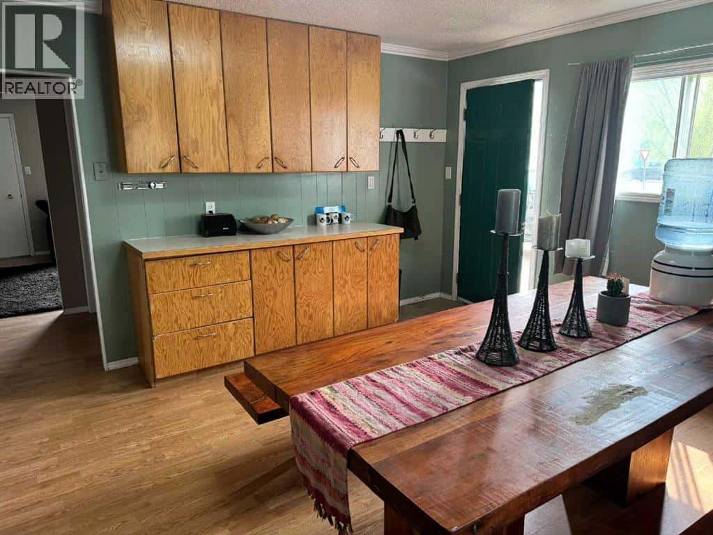 10421 89 Street — Peace River, Alberta - Photo 4 of 20