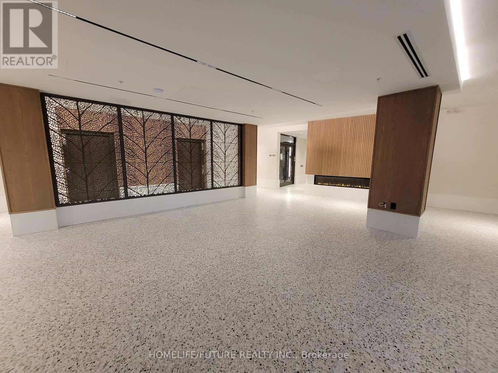 426 - 385 ARTIC RED DRIVE — Oshawa (Windfields), Ontario - Photo 2 of 18