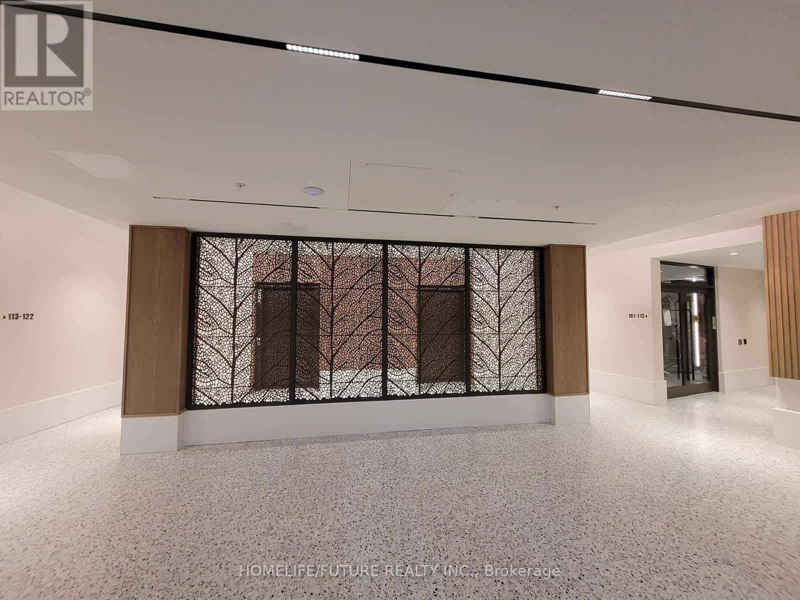 426 - 385 ARTIC RED DRIVE — Oshawa (Windfields), Ontario - Photo 3 of 18