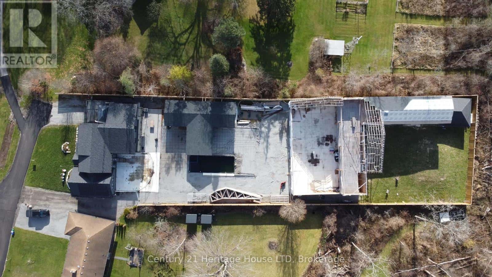 9785 NIAGARA RIVER PARKWAY — Niagara Falls (Lyons Creek), Ontario - Photo 2 of 40