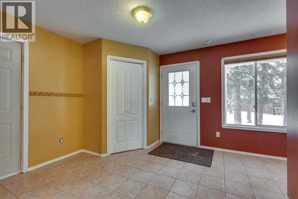 33542 RANGE ROAD 50 — Rural Mountain View County, Alberta - Photo 5 of 50