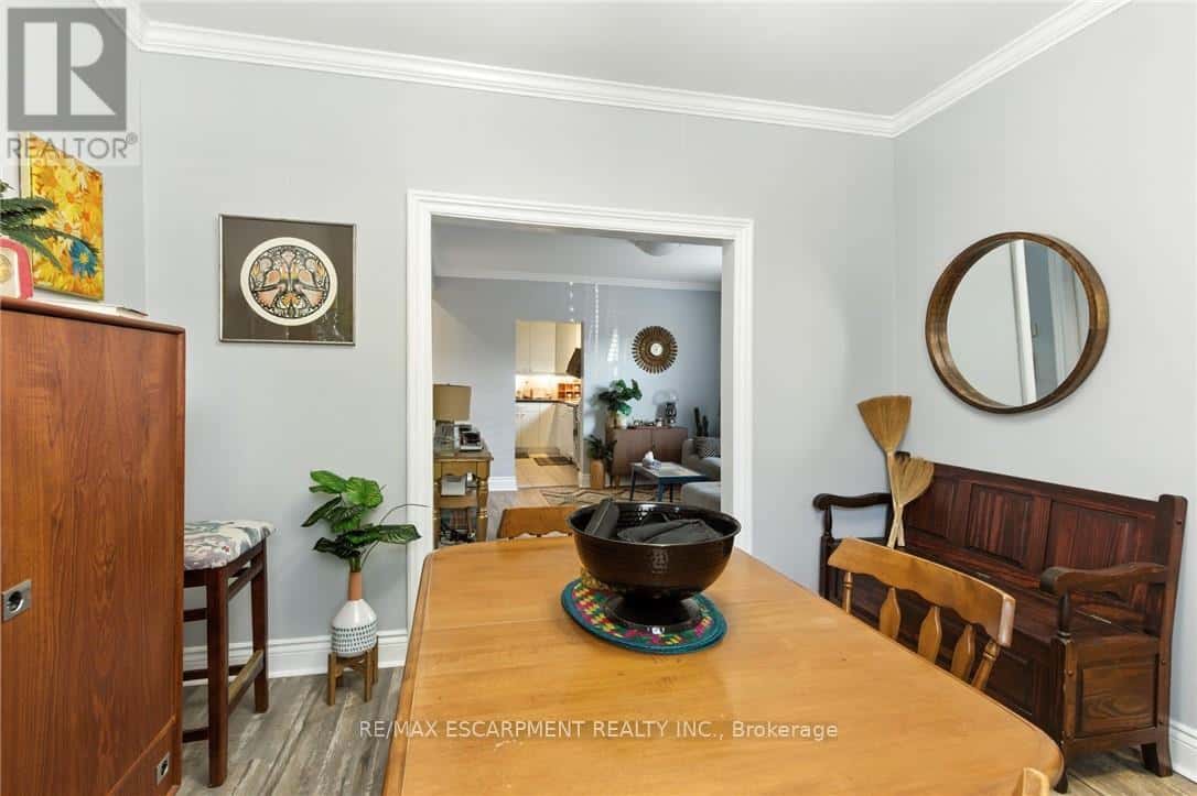 346 HUNTER STREET W — Hamilton (Kirkendall), Ontario - Photo 4 of 36