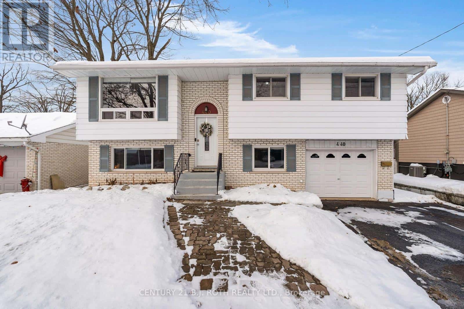 440 BARRIE ROAD — Orillia, Ontario - Photo 3 of 43