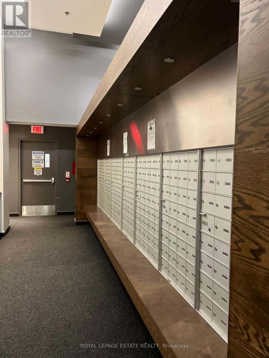 612 - 20 JOE SHUSTER WAY — Toronto (South Parkdale), Ontario - Photo 4 of 34