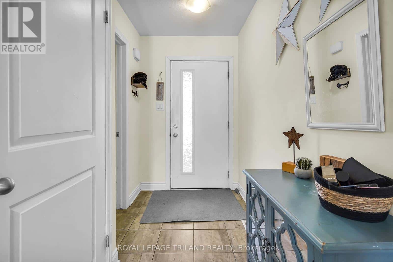 1310 MICHAEL CIRCLE — London East (East D), Ontario - Photo 4 of 28