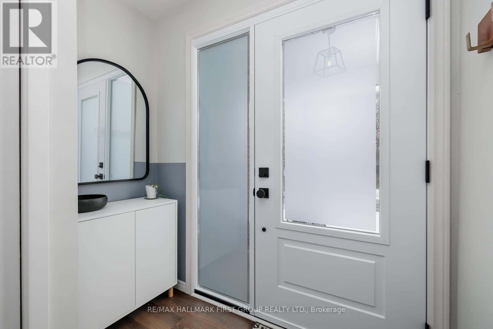 Clarington (Bowmanville), Ontario — Clarington (Bowmanville), Ontario - Photo 3 of 34