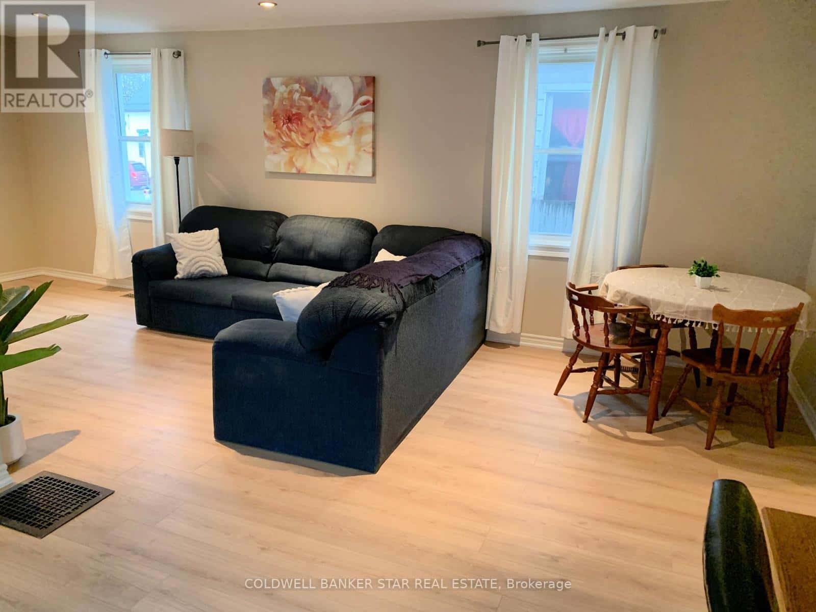 14 ANTRIM STREET — St. Thomas, Ontario - Photo 5 of 27