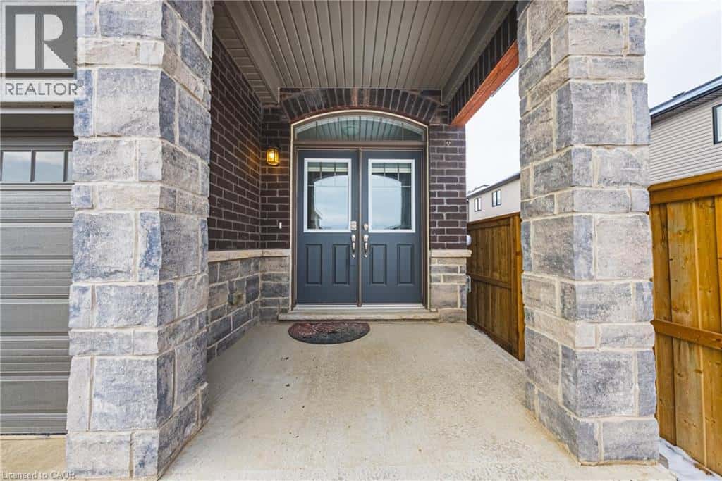 4 BRODDY Avenue — Brantford, Ontario - Photo 4 of 36