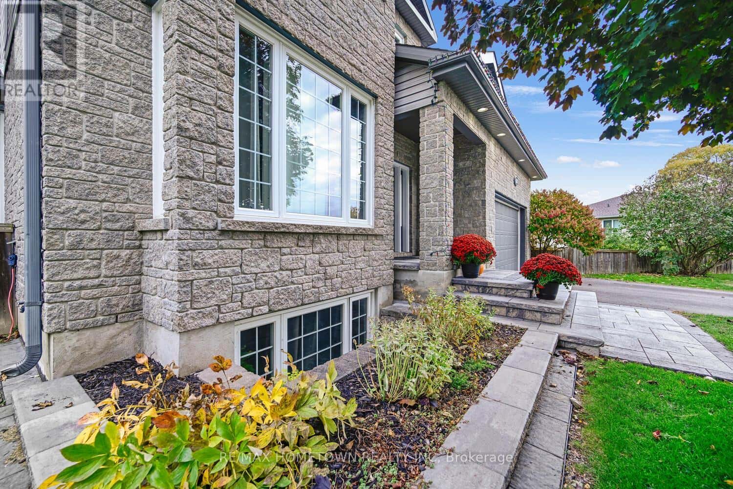 1337 CUTHBERTSON AVENUE — Brockville, Ontario - Photo 4 of 50