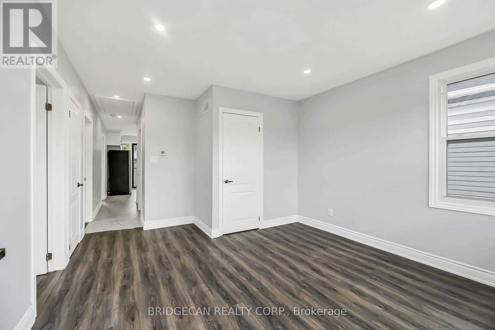 220 GRENFELL STREET — Hamilton (Crown Point), Ontario - Photo 5 of 43