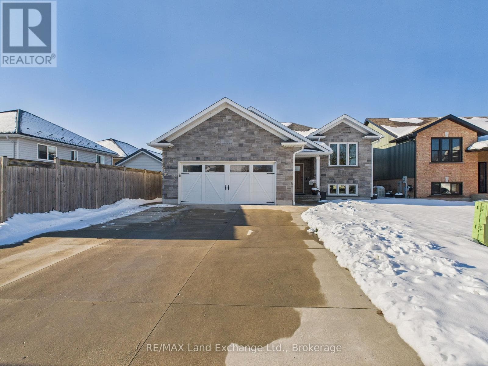 756 REYNOLDS DRIVE — Kincardine, Ontario - Main photo