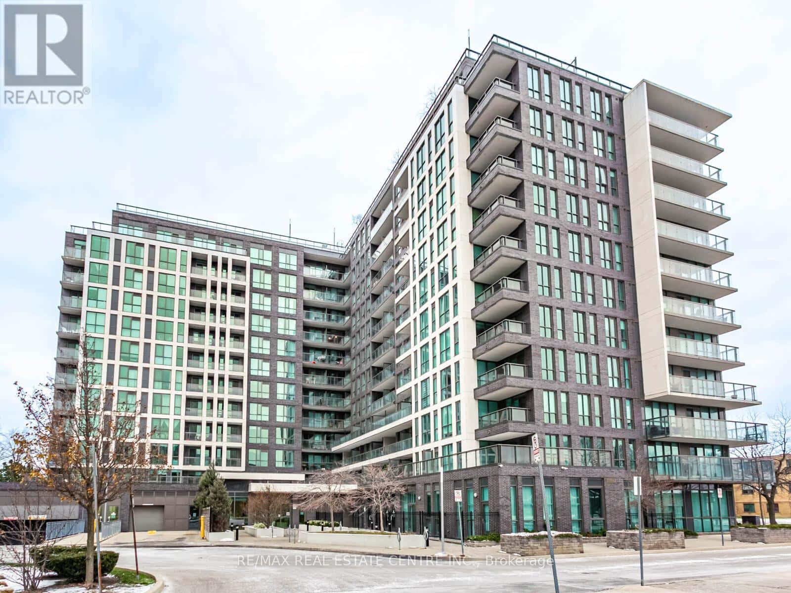 720 - 80 ESTHER LORRIE DRIVE — Toronto (West Humber-Clairville), Ontario - Photo 2 of 40