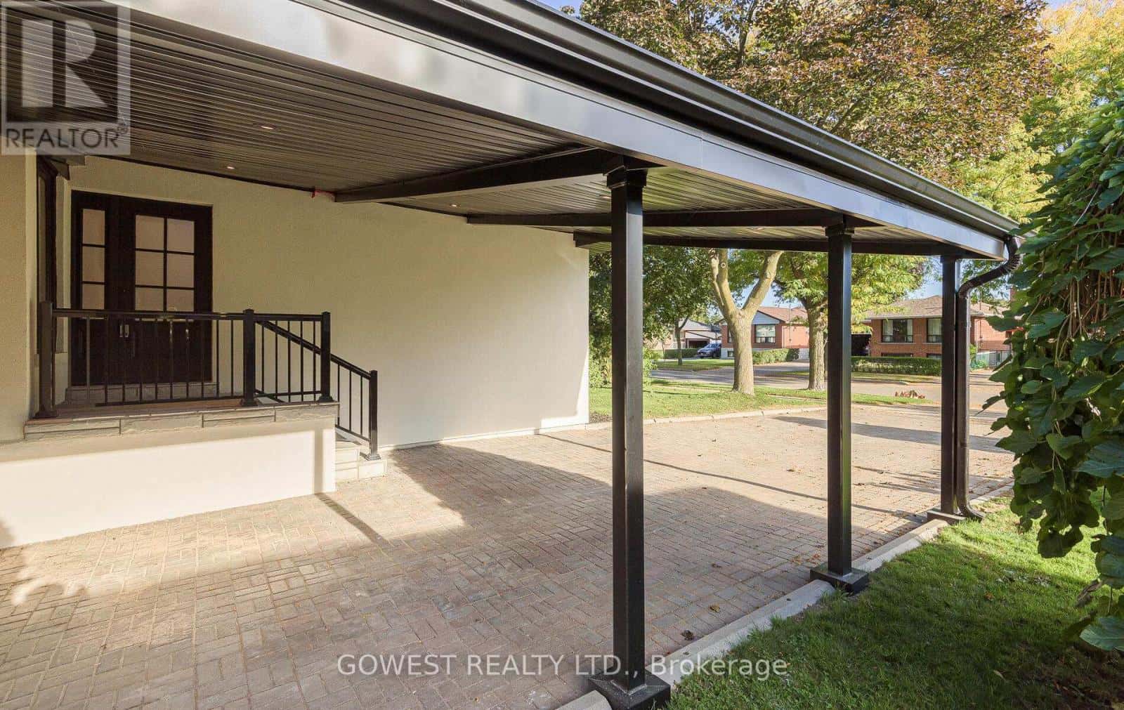 27 HOLLISTER ROAD — Toronto (Eringate-Centennial-West Deane), Ontario - Photo 4 of 40