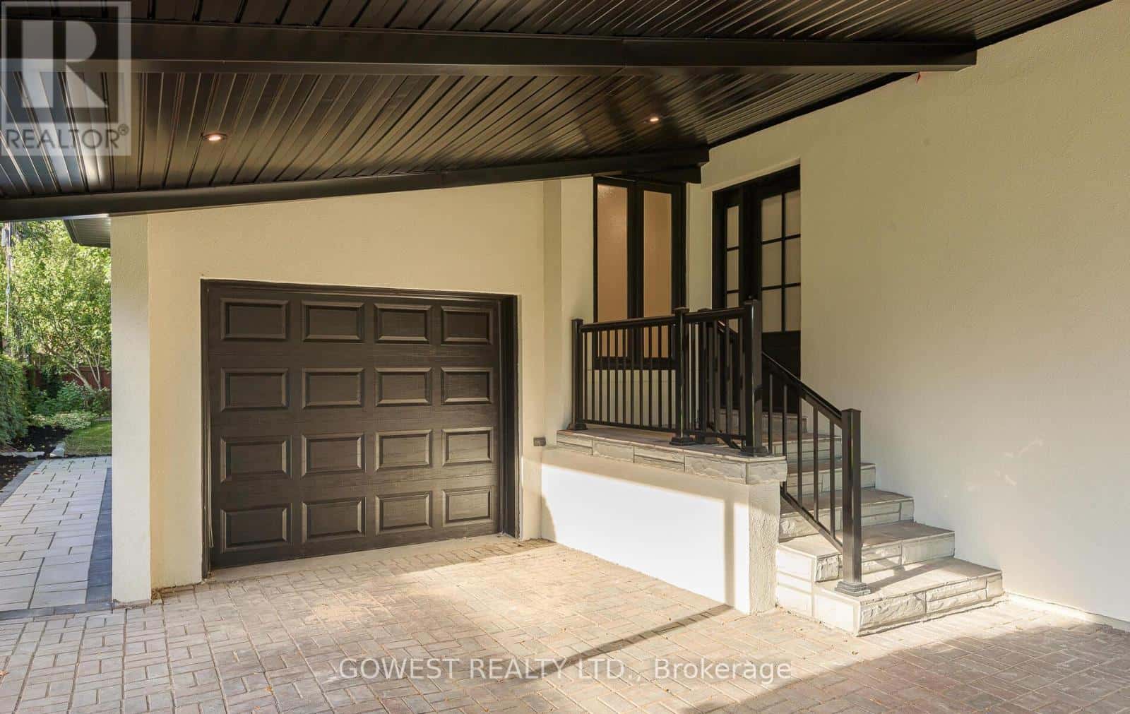 27 HOLLISTER ROAD — Toronto (Eringate-Centennial-West Deane), Ontario - Photo 5 of 40