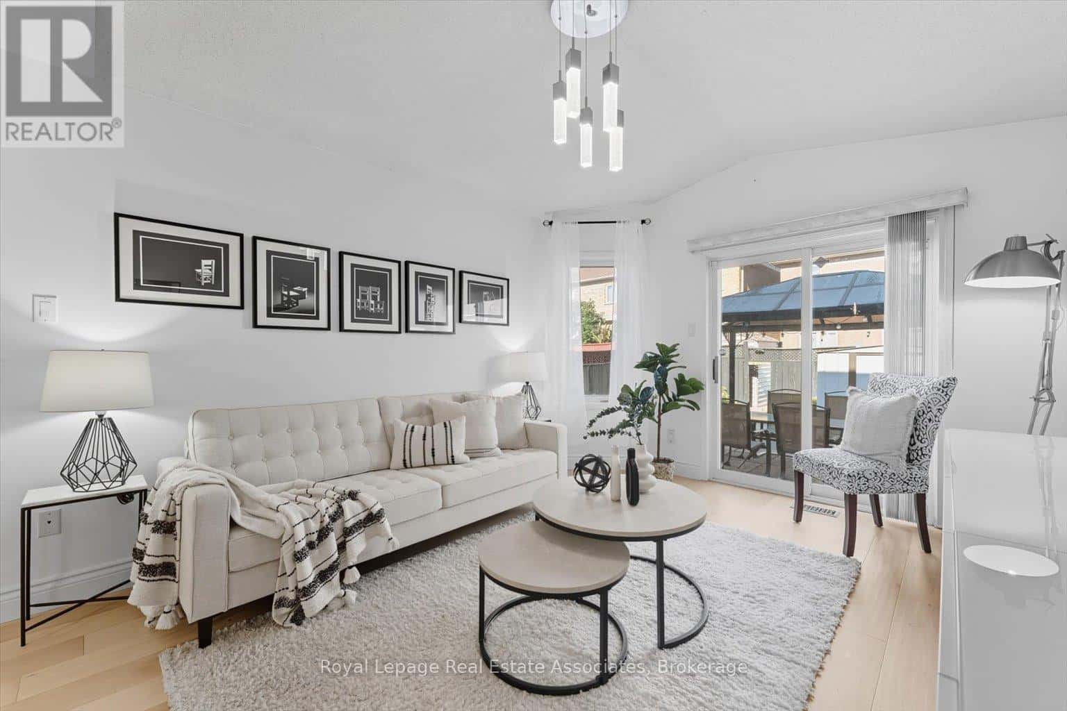 443 STONETREE COURT — Mississauga (Cooksville), Ontario - Photo 2 of 39