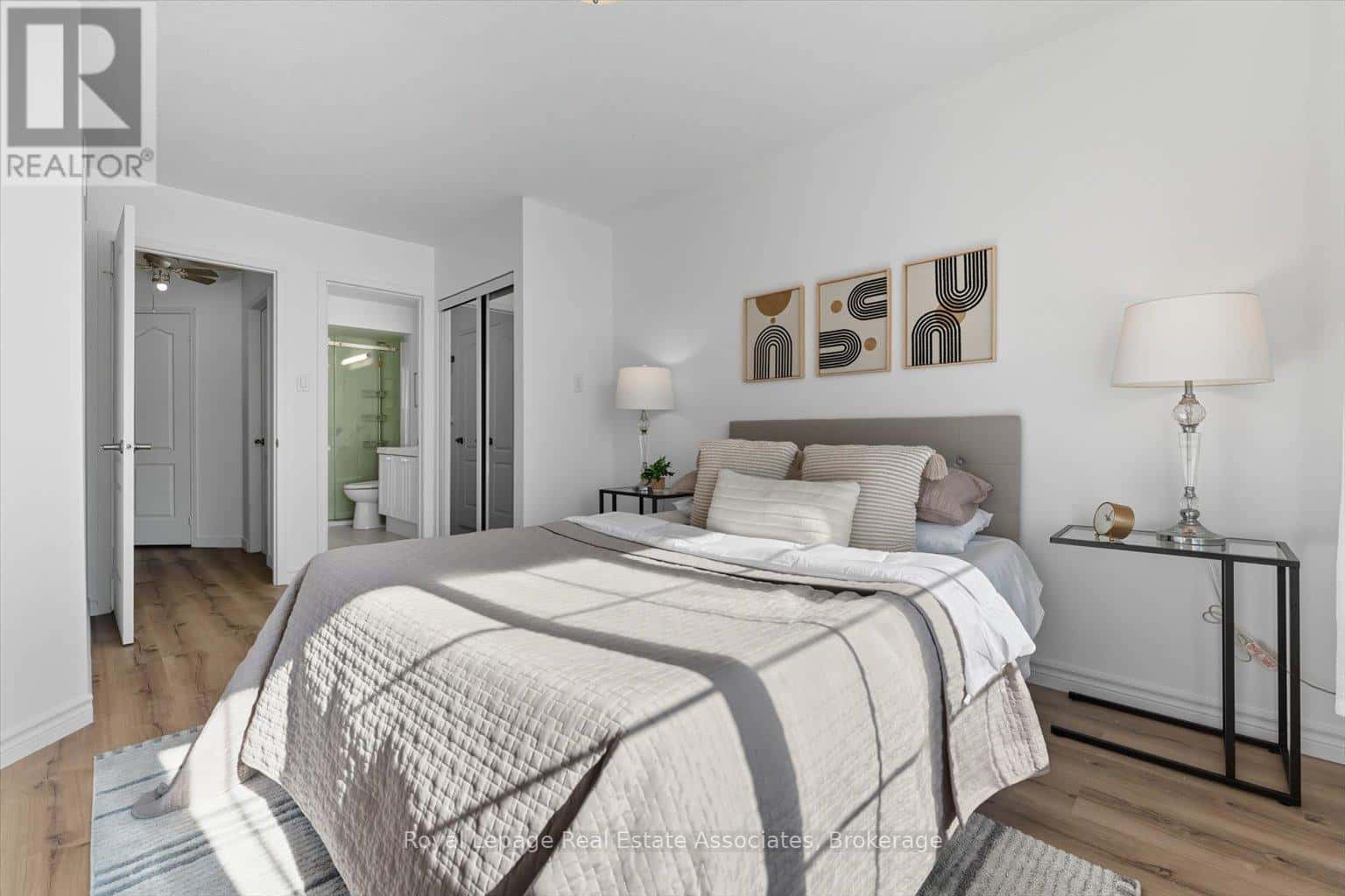 443 STONETREE COURT — Mississauga (Cooksville), Ontario - Photo 3 of 39