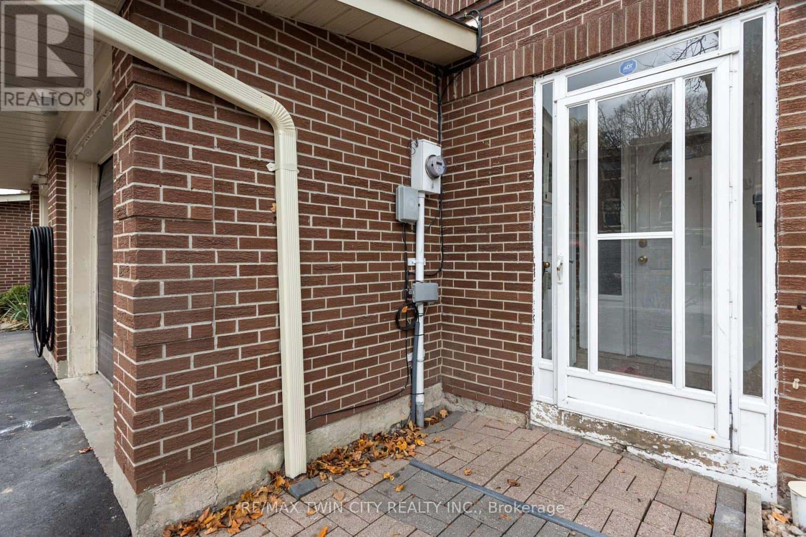 7 EDEN PARK DRIVE — Brampton (Southgate), Ontario - Photo 4 of 27
