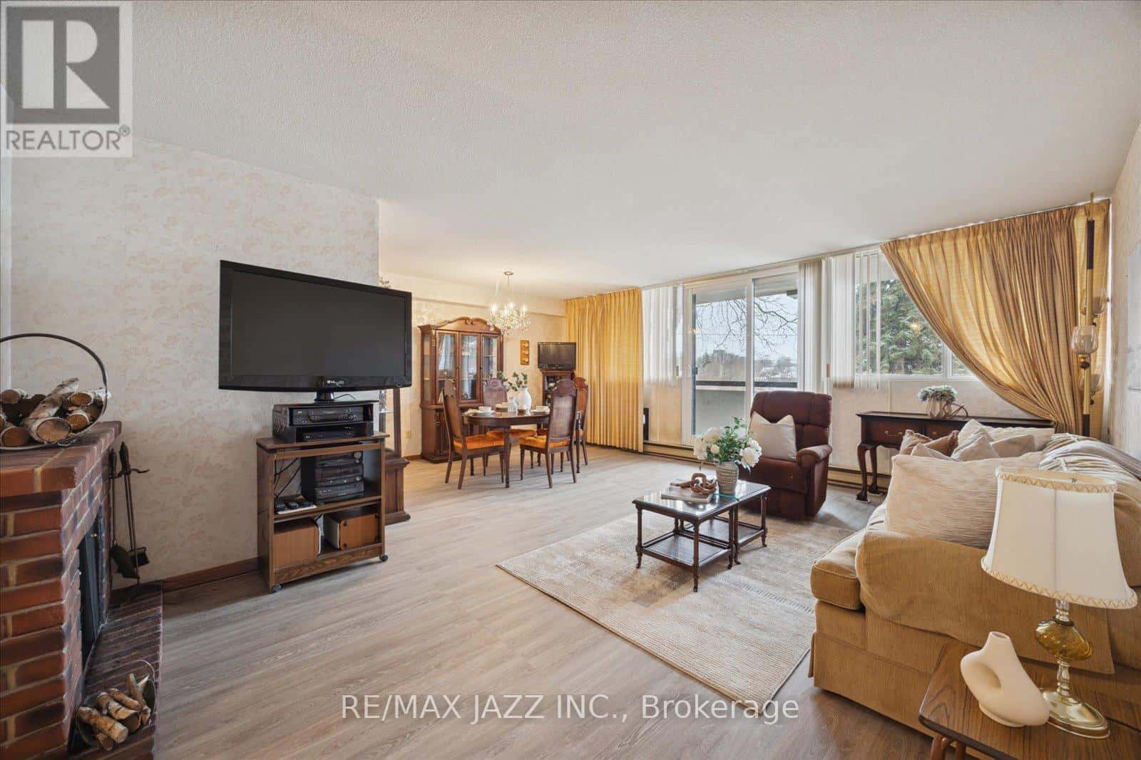 102 - 120 ELGIN STREET W — Oshawa (O'Neill), Ontario - Photo 5 of 23