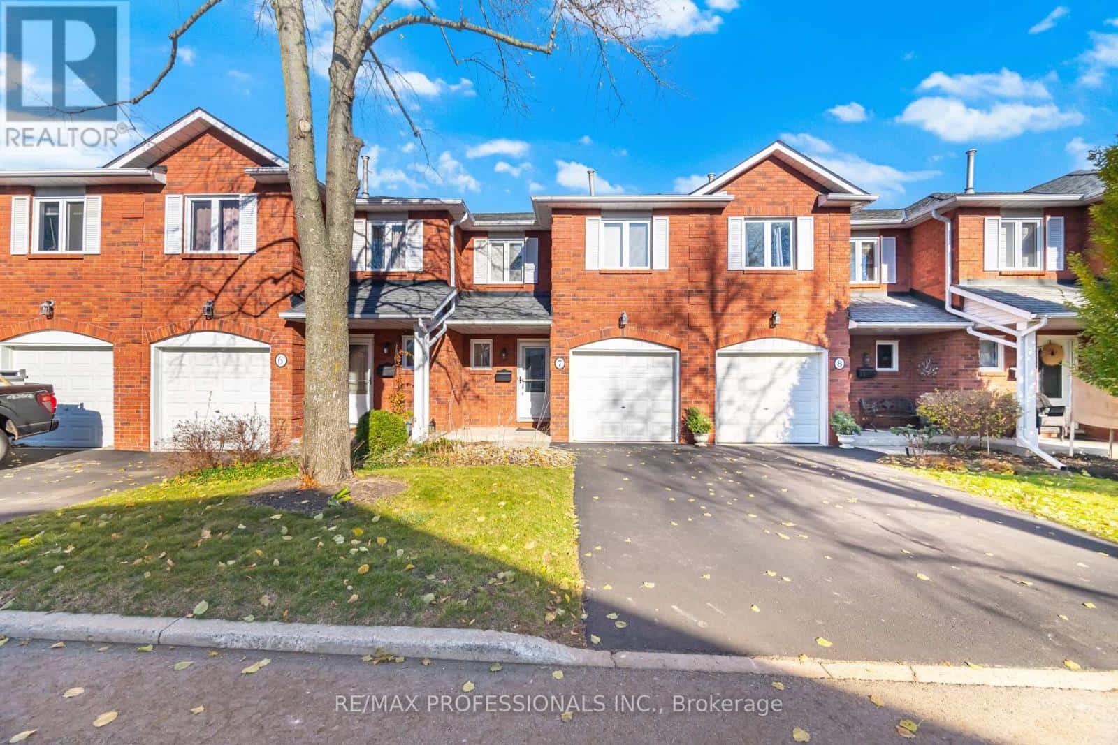 7 - 3115 NEW STREET — Burlington (Roseland), Ontario - Photo 2 of 37