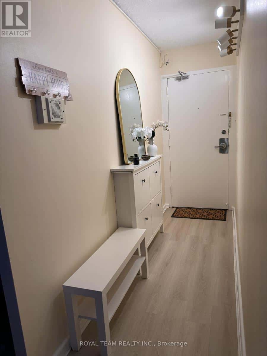 201 - 735 DON MILLS ROAD — Toronto (Flemingdon Park), Ontario - Photo 4 of 14