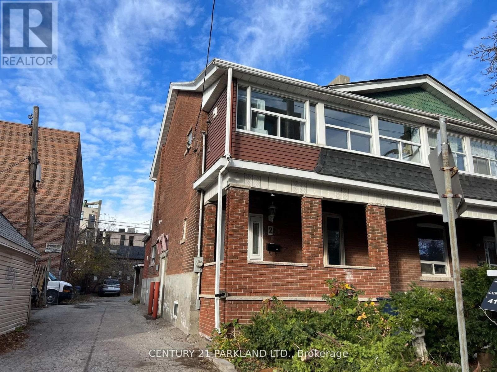 2 DEARBOURNE AVENUE — Toronto (North Riverdale), Ontario - Main photo