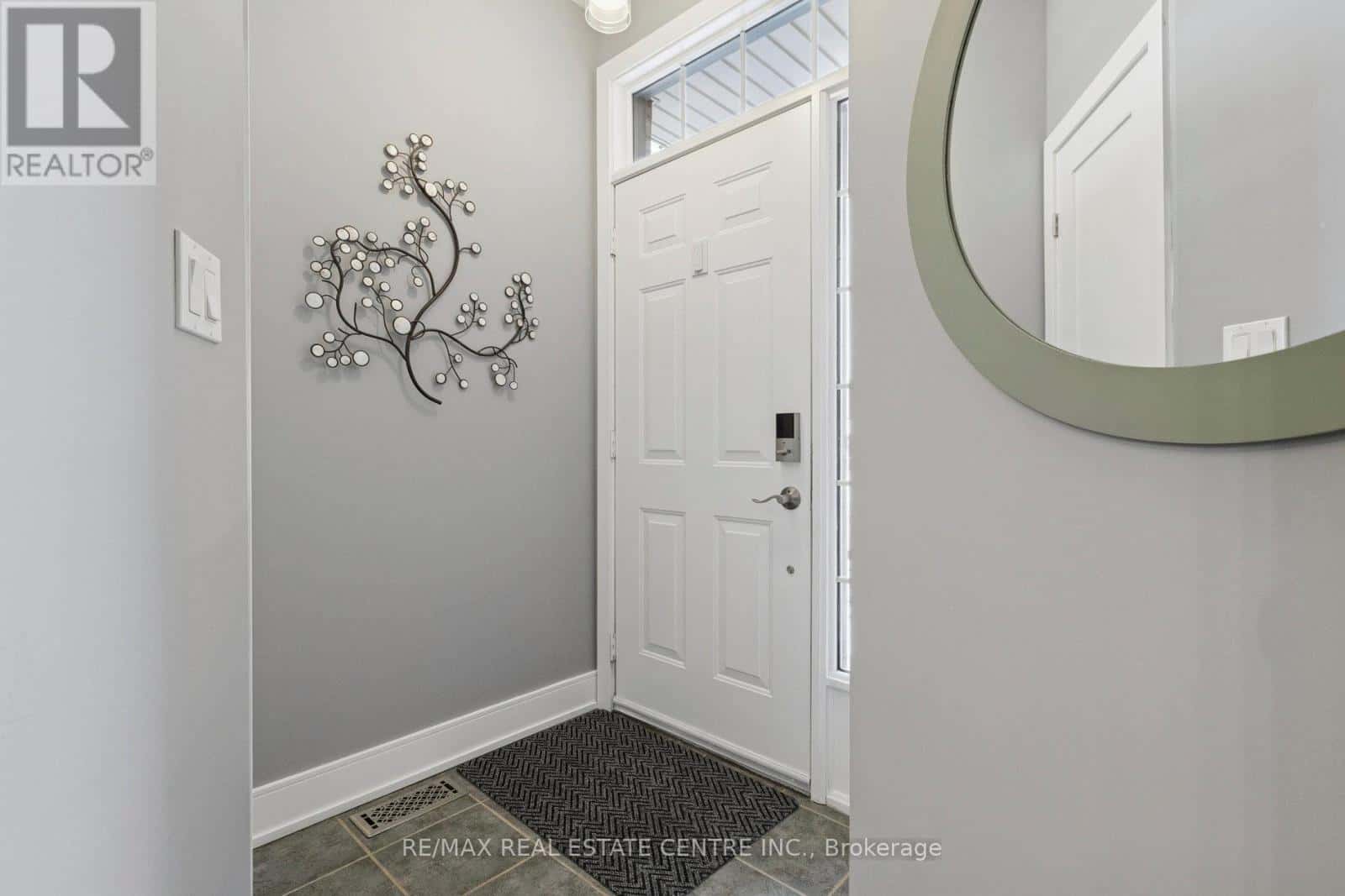 1427 TREELAND STREET — Burlington (Freeman), Ontario - Photo 4 of 46