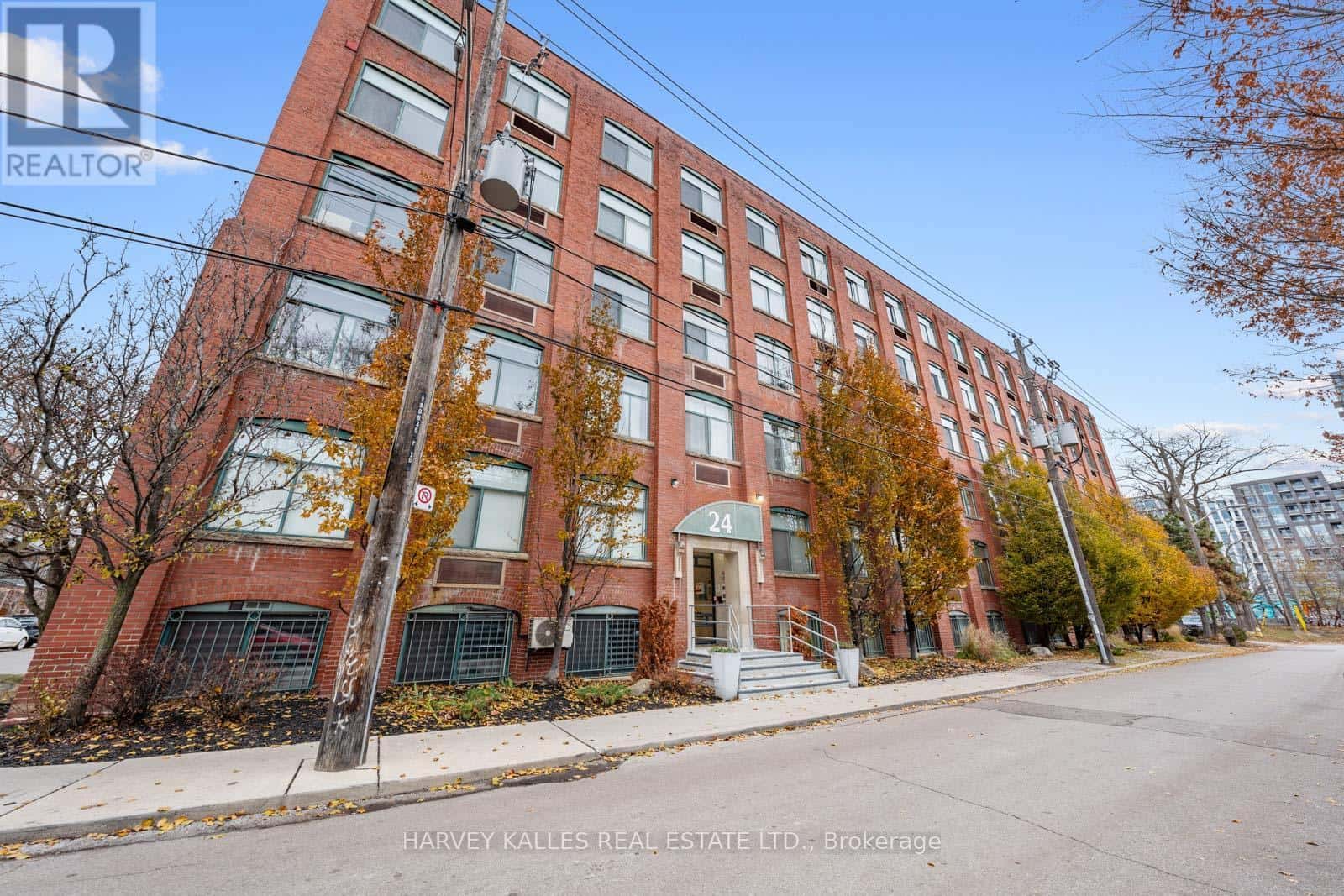 207 - 24 NOBLE STREET — Toronto (Roncesvalles), Ontario - Photo 2 of 39