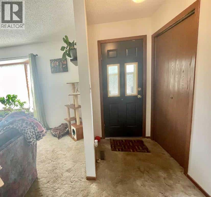 4836 50 Avenue — Vermilion, Alberta - Photo 5 of 20