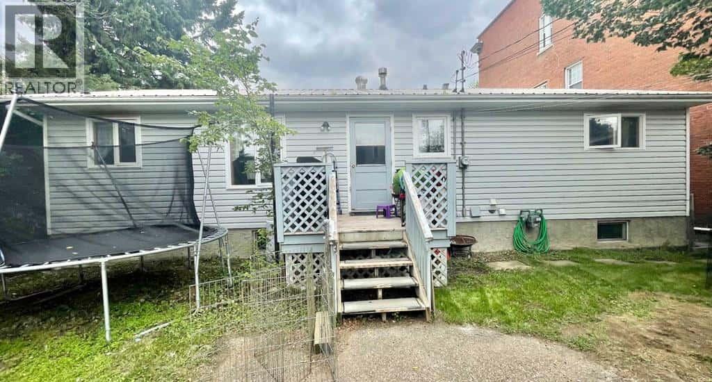 4836 50 Avenue — Vermilion, Alberta - Photo 2 of 20