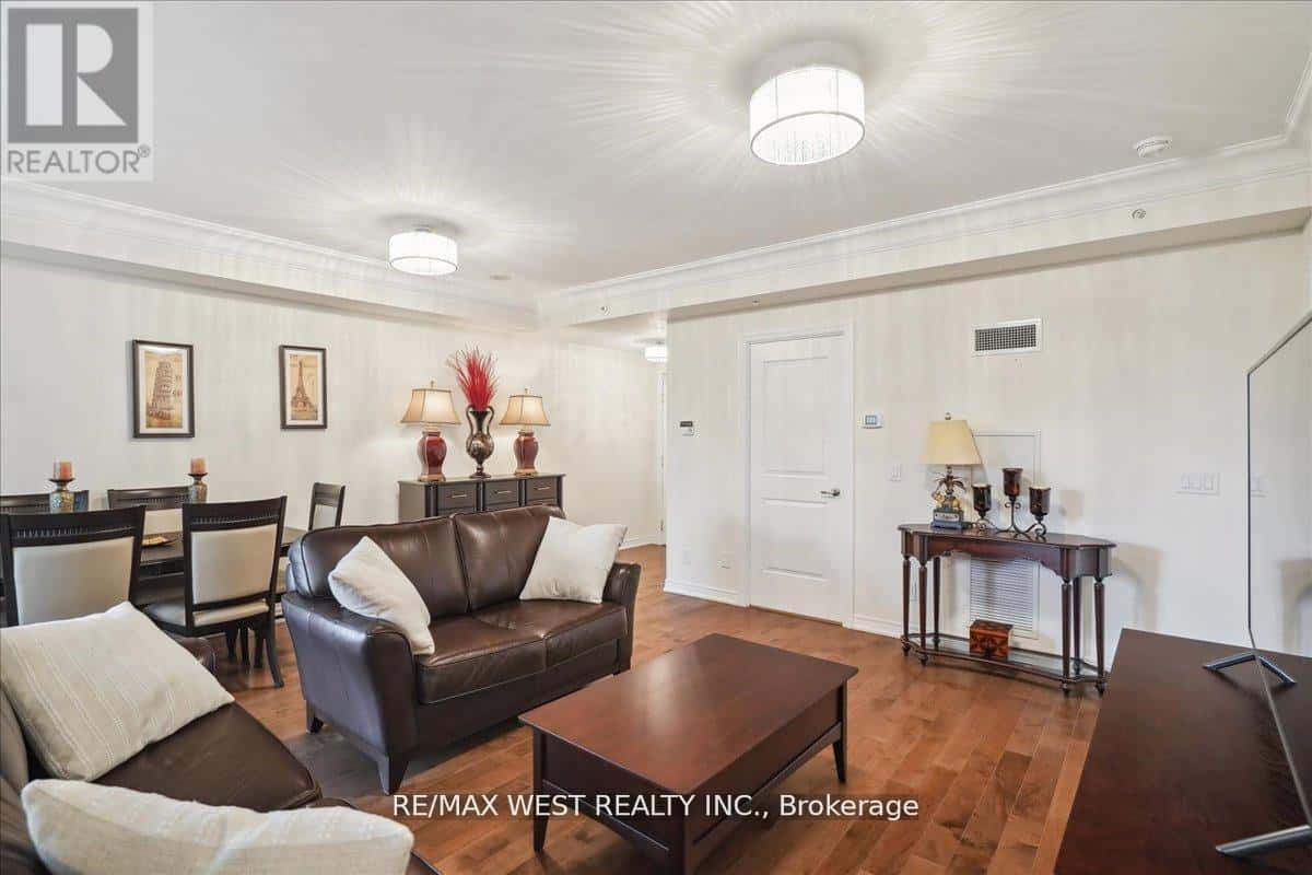 405 - 9255 JANE STREET — Vaughan (Maple), Ontario - Photo 3 of 15