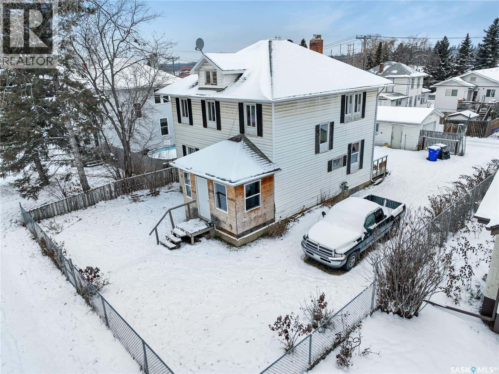 538 13th STREET W — Prince Albert, Saskatchewan - Photo 2 of 13