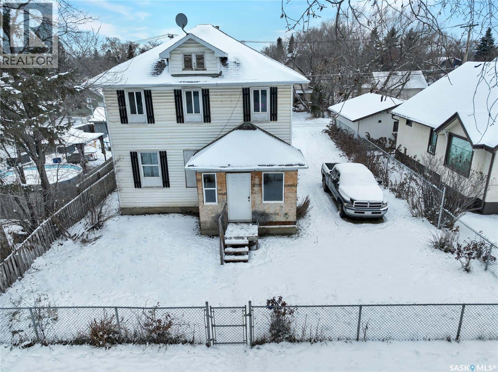 538 13th STREET W — Prince Albert, Saskatchewan - Photo 3 of 13